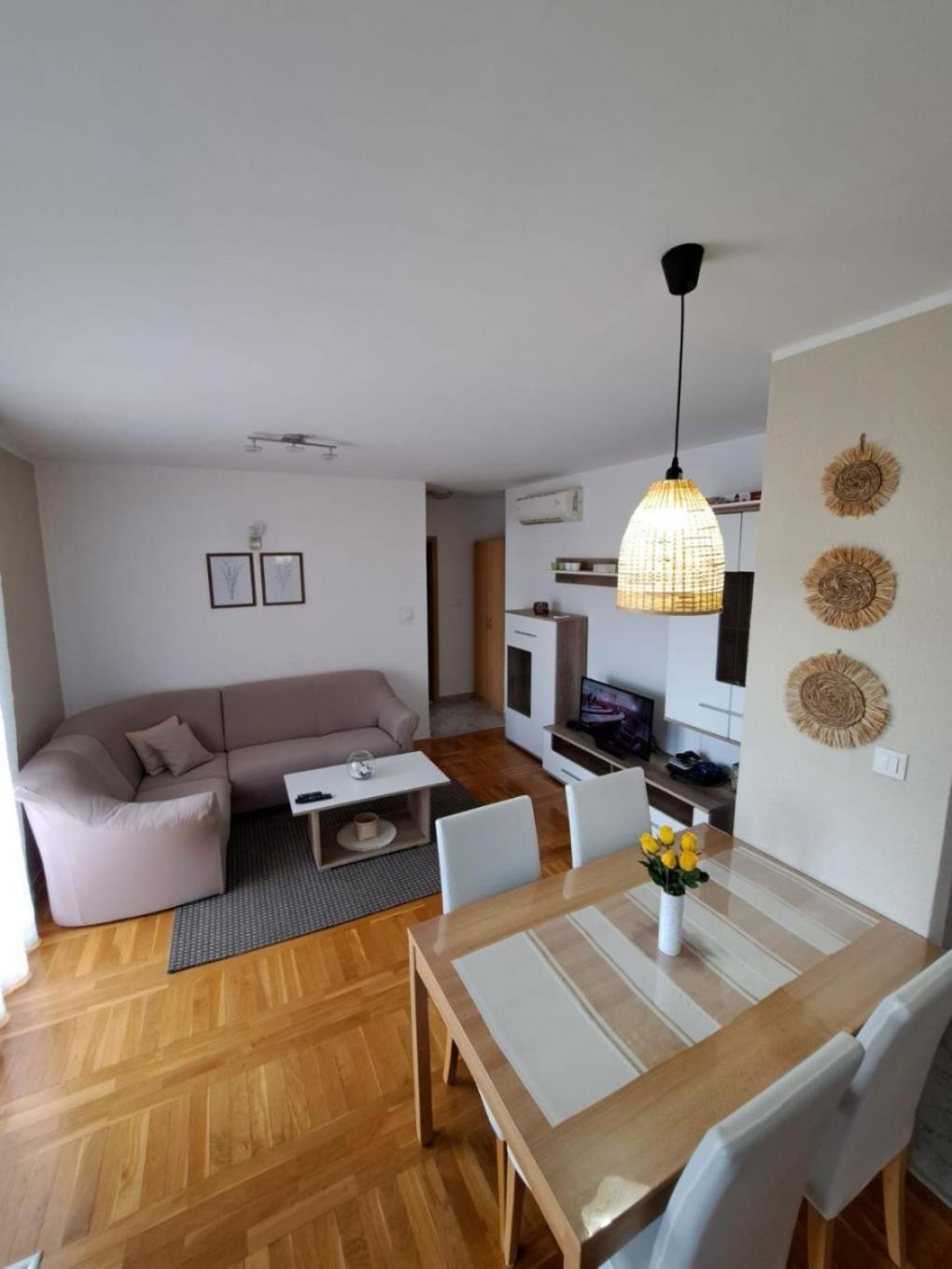 Apartment Slava - Close To The Mall Split Exterior photo